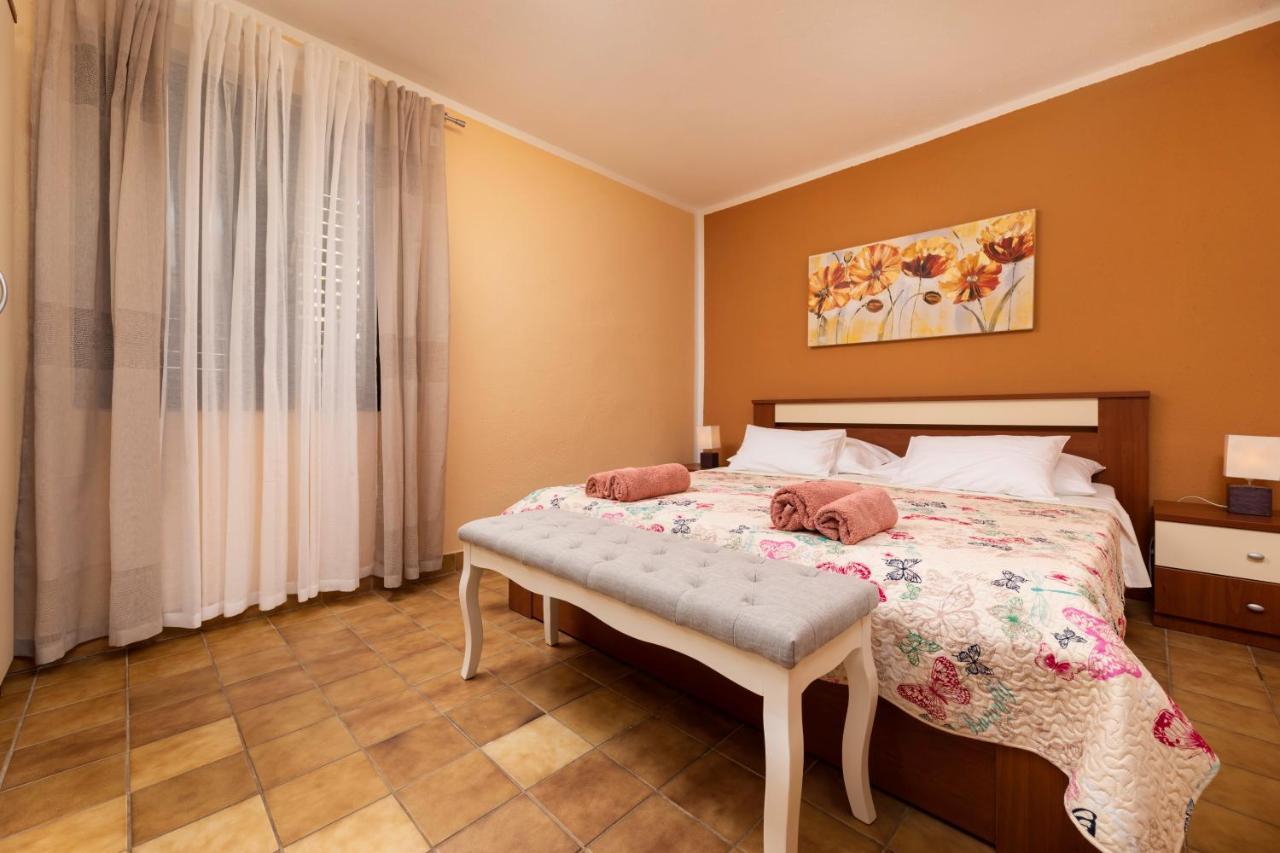 Apartman "Ela" Njivice Eksteriør bilde