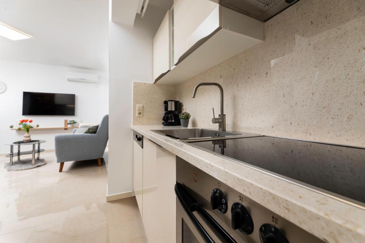 Apartman "Ela" Njivice Eksteriør bilde