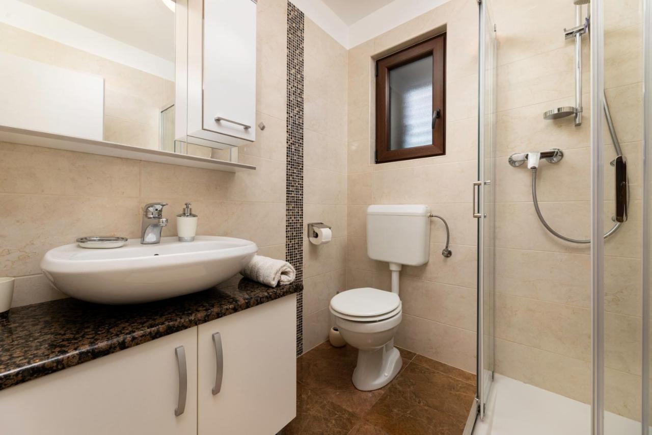 Apartman "Ela" Njivice Eksteriør bilde