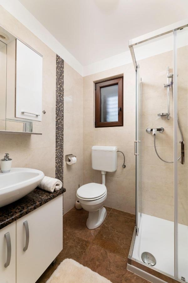 Apartman "Ela" Njivice Eksteriør bilde