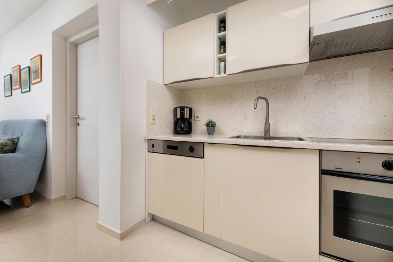 Apartman "Ela" Njivice Eksteriør bilde