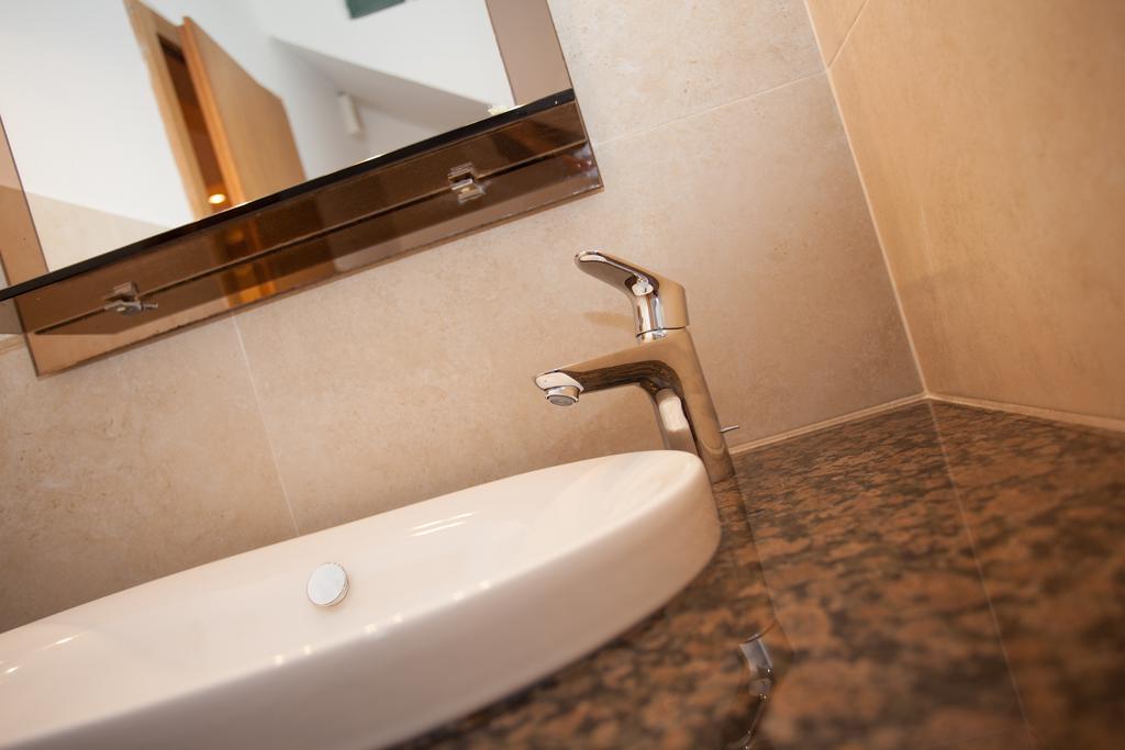Apartman "Ela" Njivice Eksteriør bilde