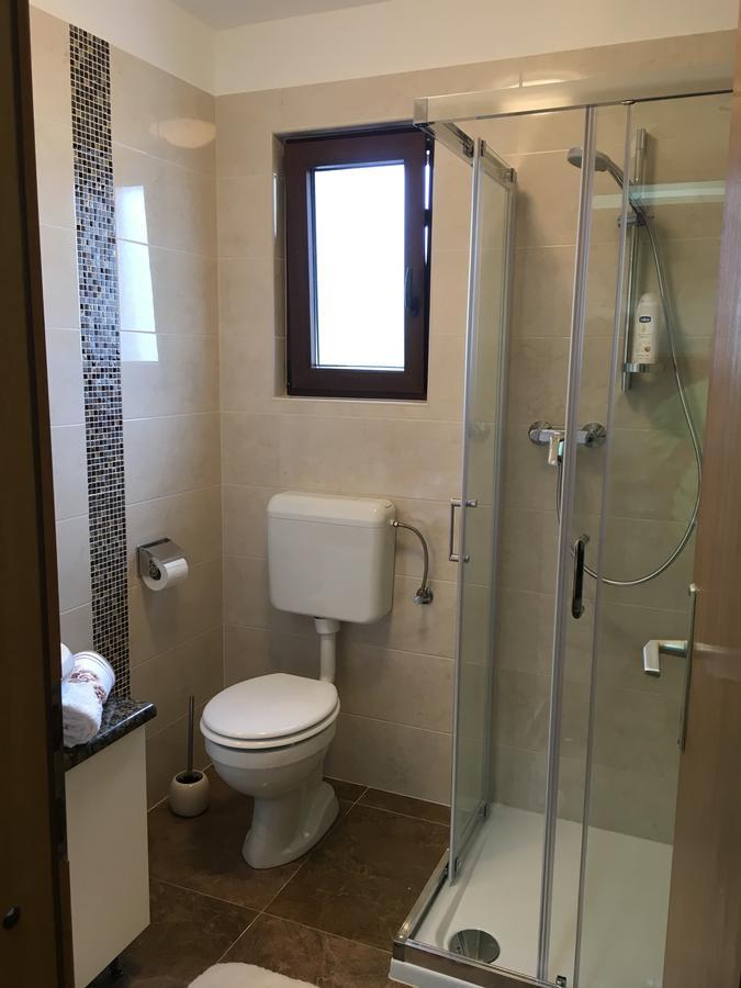 Apartman "Ela" Njivice Eksteriør bilde